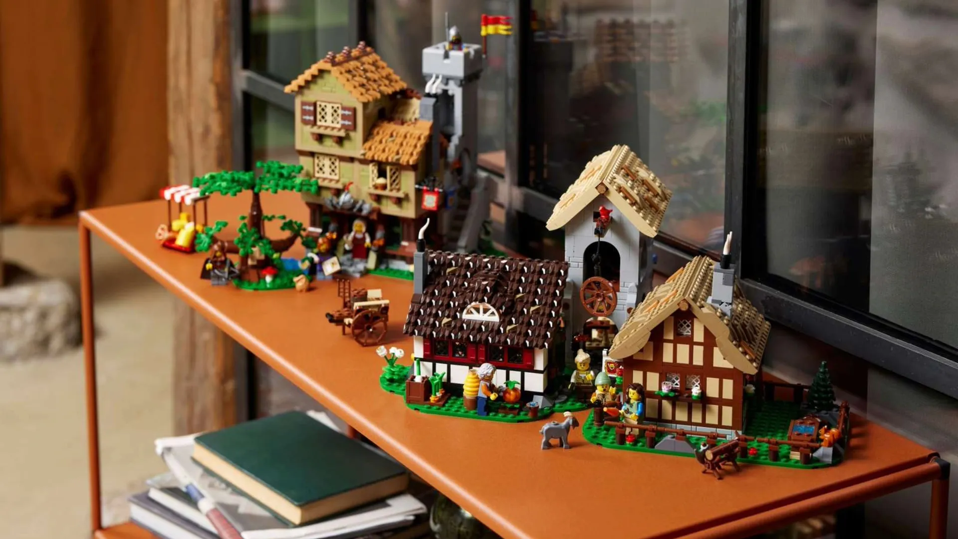 Конструктор LEGO Icons Средневековая городская площадь (10332)
