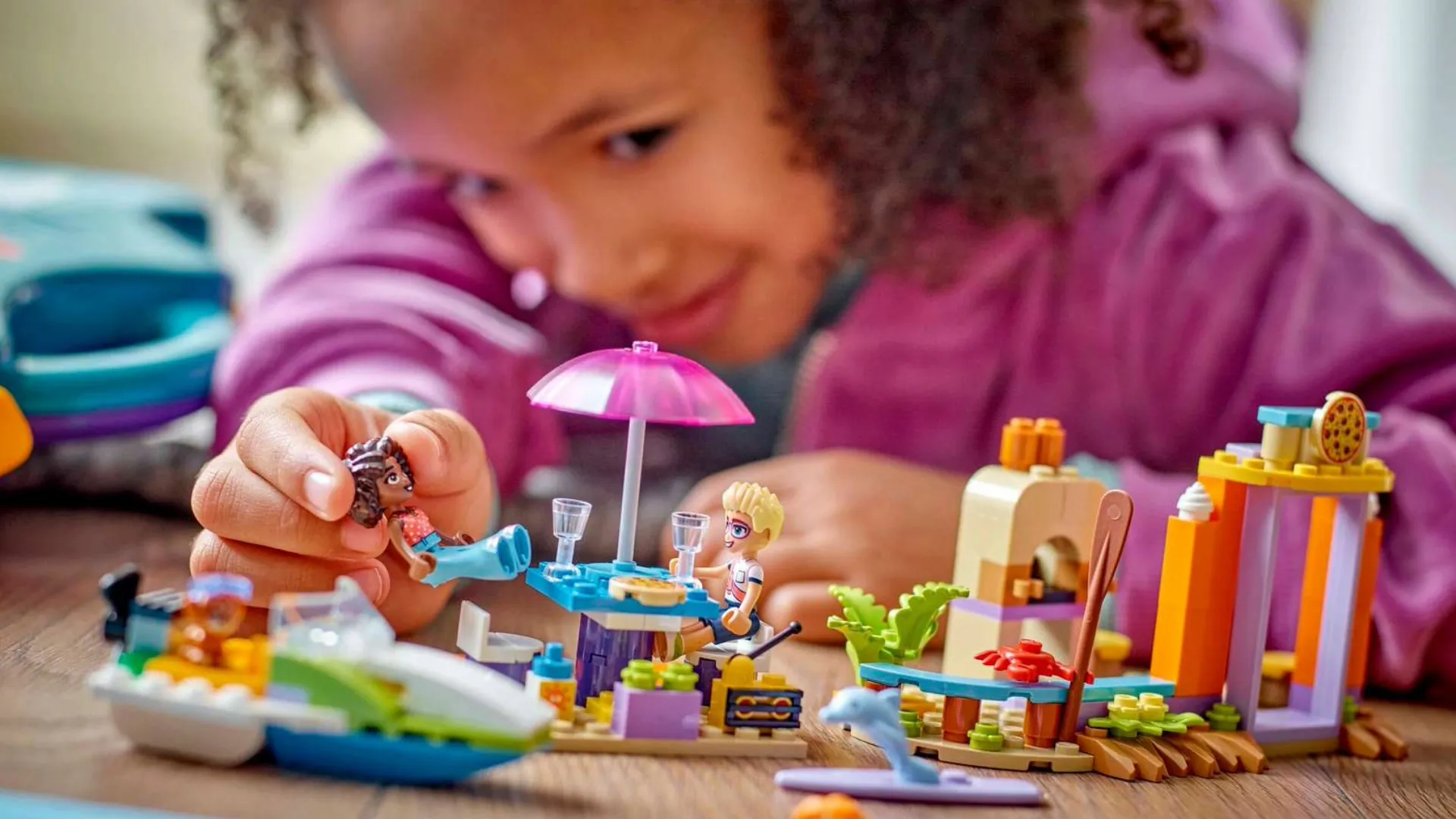 Конструктор LEGO Friends Творческий чемодан для путешествий и отдыха на пляже (42672)