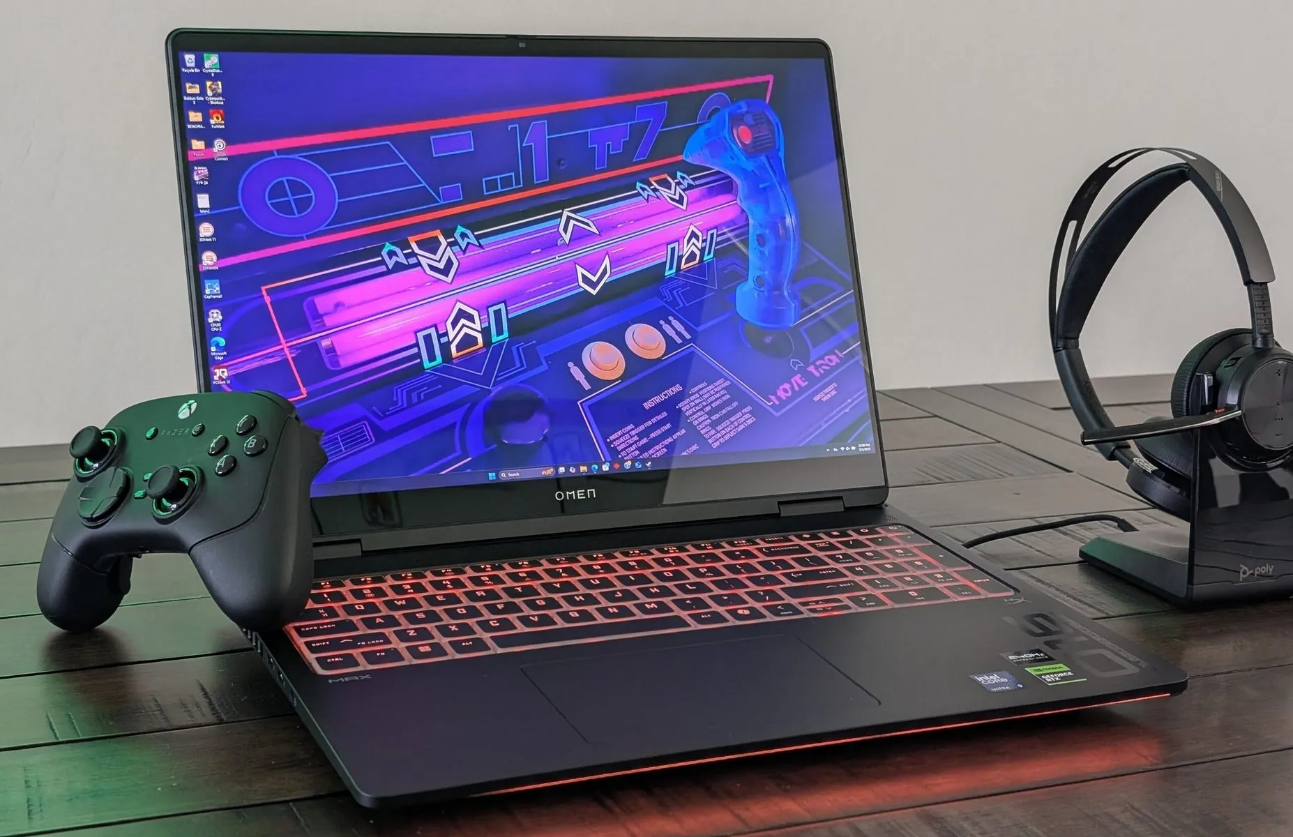 HP Omen Max 16T-ah000 на столі