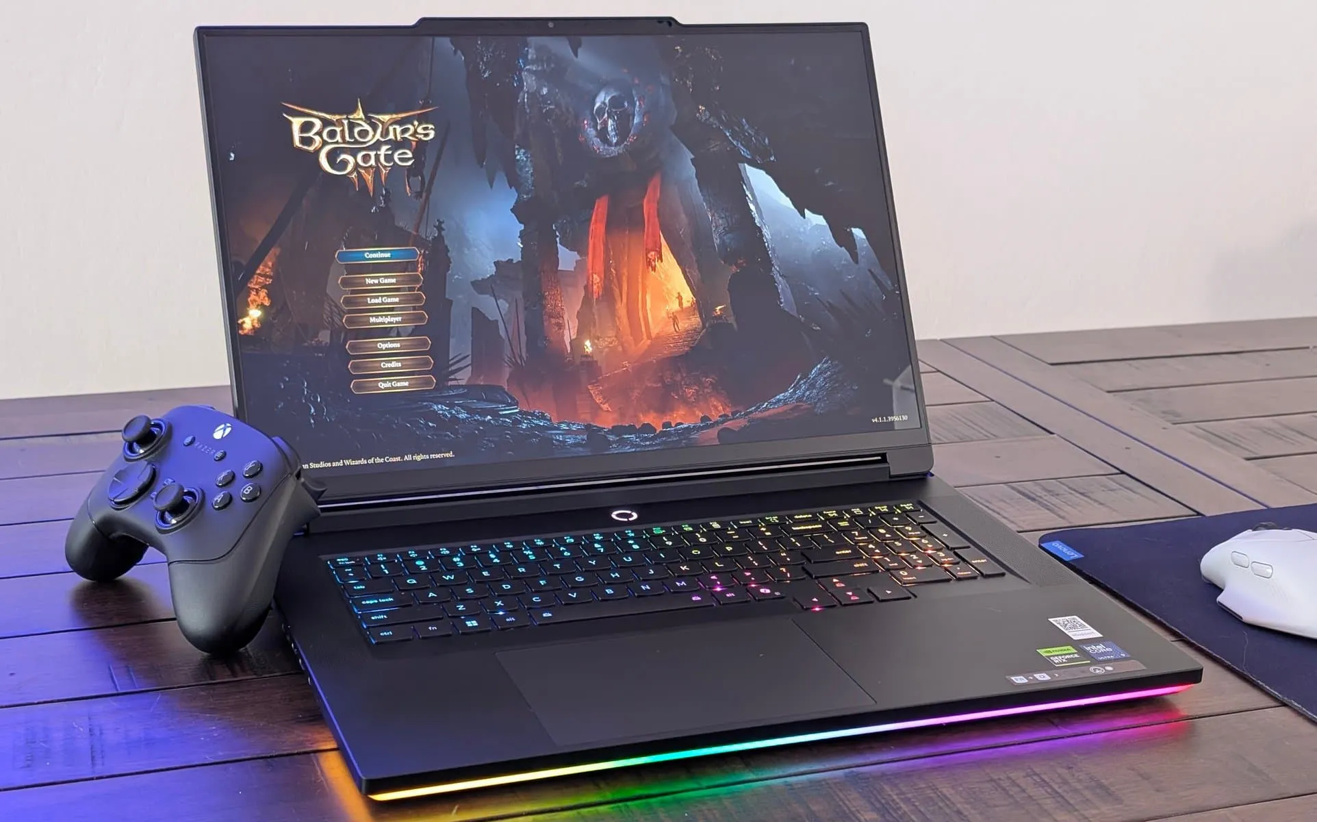 Lenovo Legion 9 18IAX10 на столі