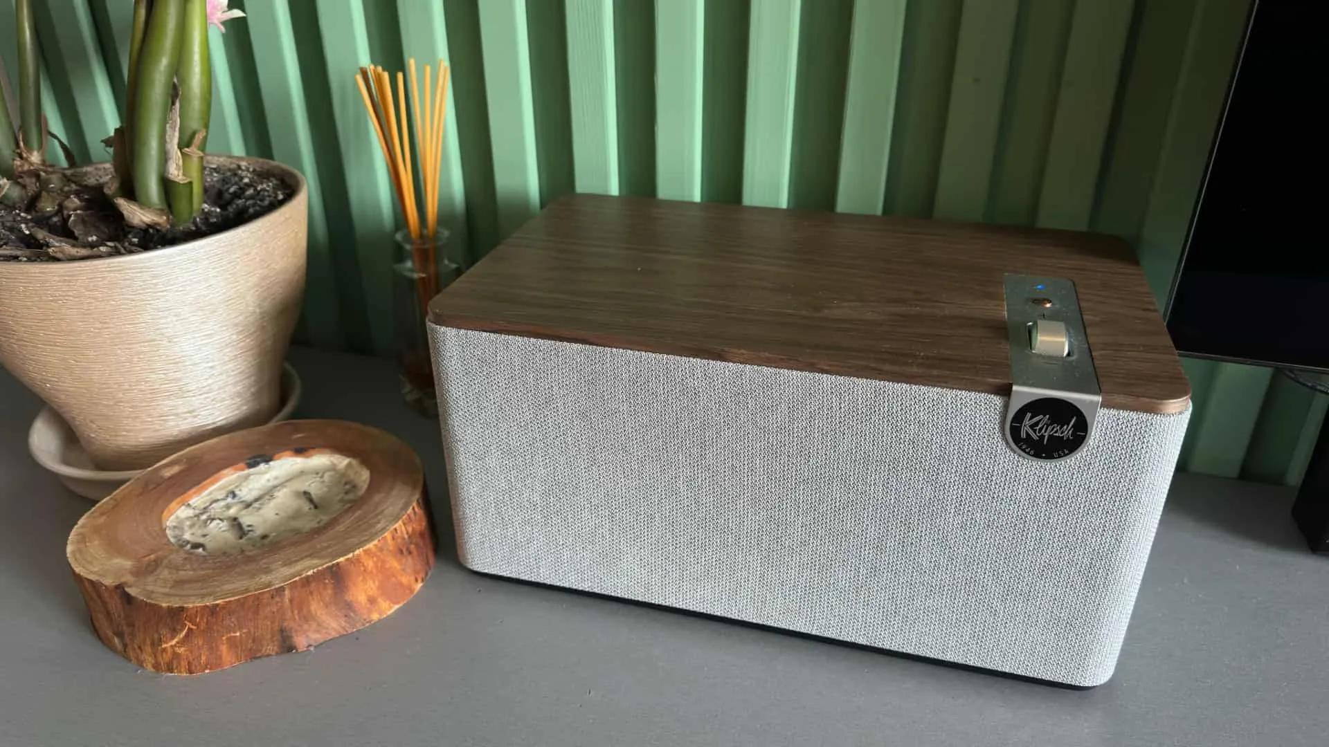 Портативна акустика Klipsch The Three Plus (Walnut) (1071968)