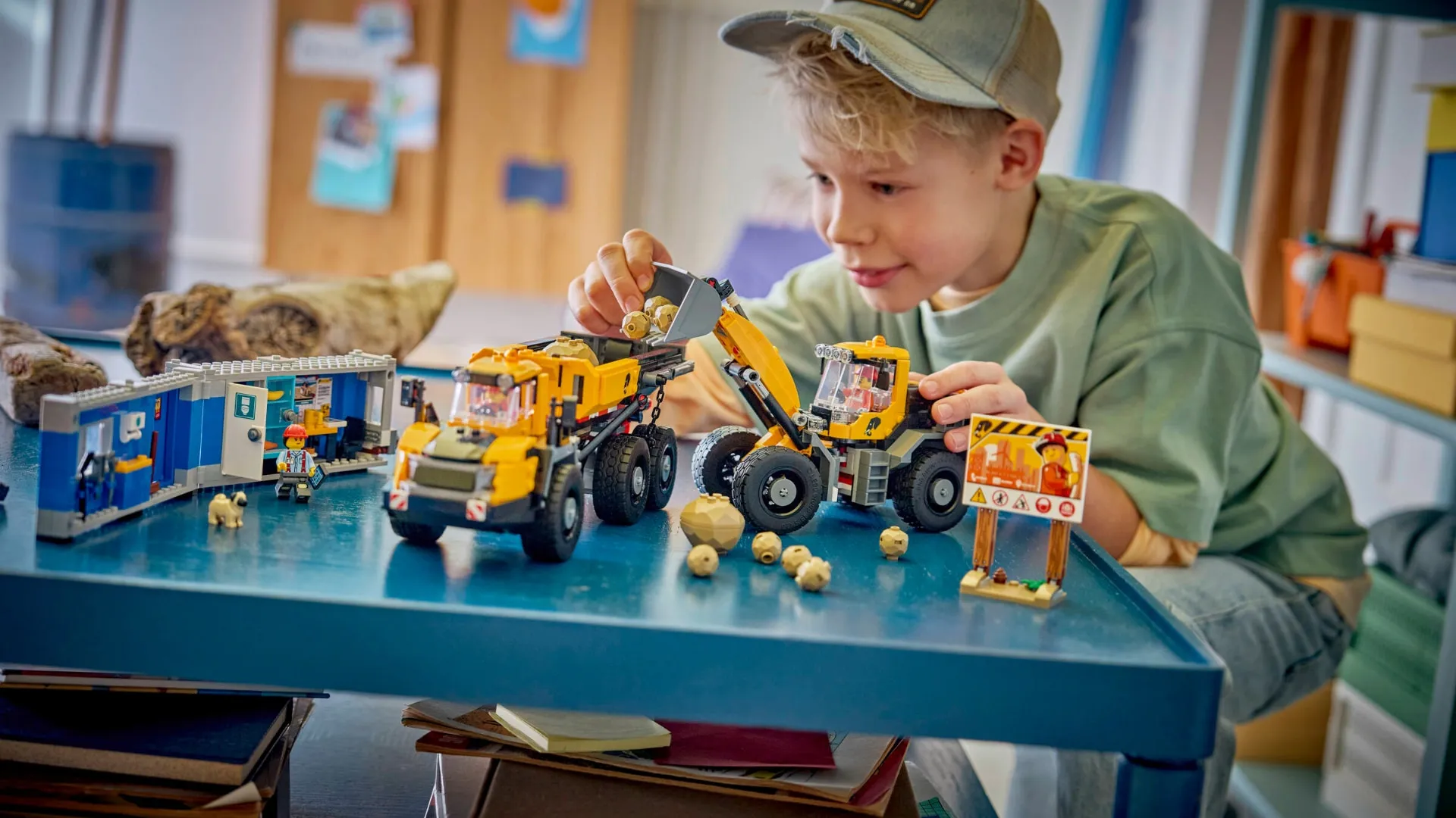 Конструктор LEGO City Самосвал и ковшевый нагрузок (60494)