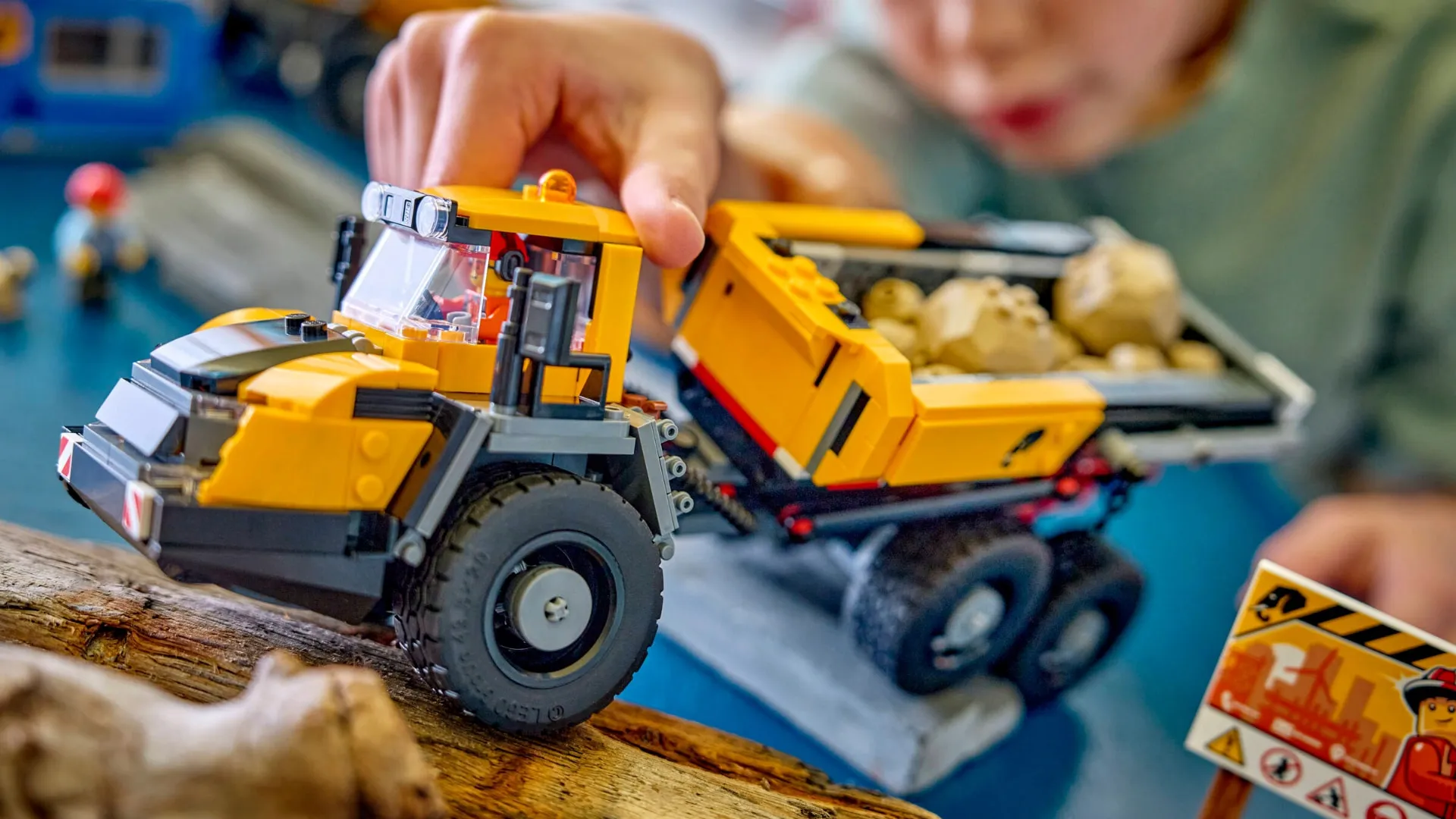 Конструктор LEGO City Самосвал и ковшевый нагрузок (60494)
