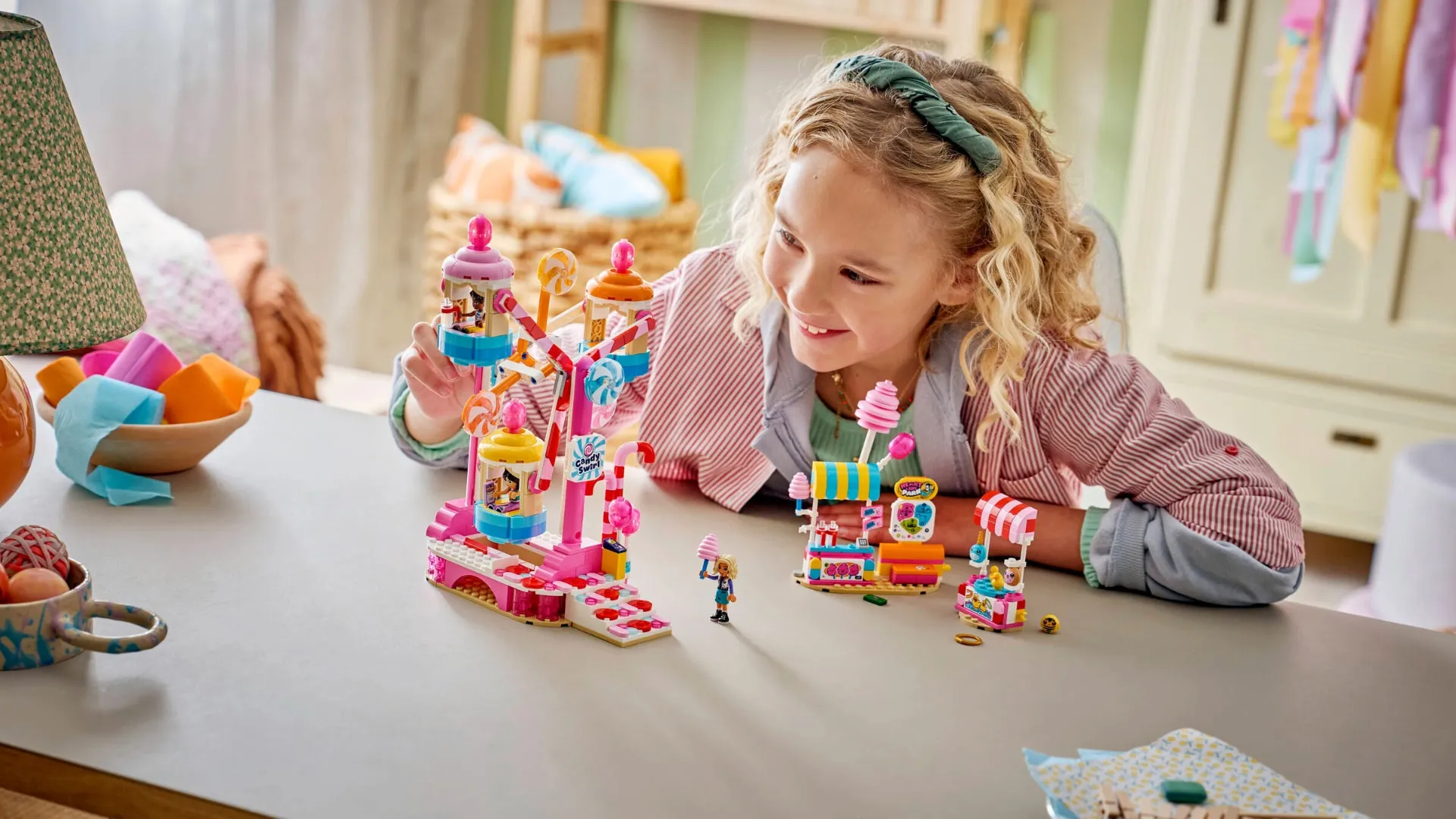 Конструктор LEGO Friends Колесо огляду з цукерками (42700)