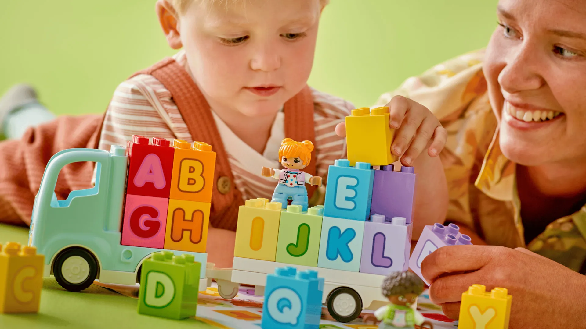 Конструктор LEGO DUPLO Town Грузовик с алфавитом (10421)