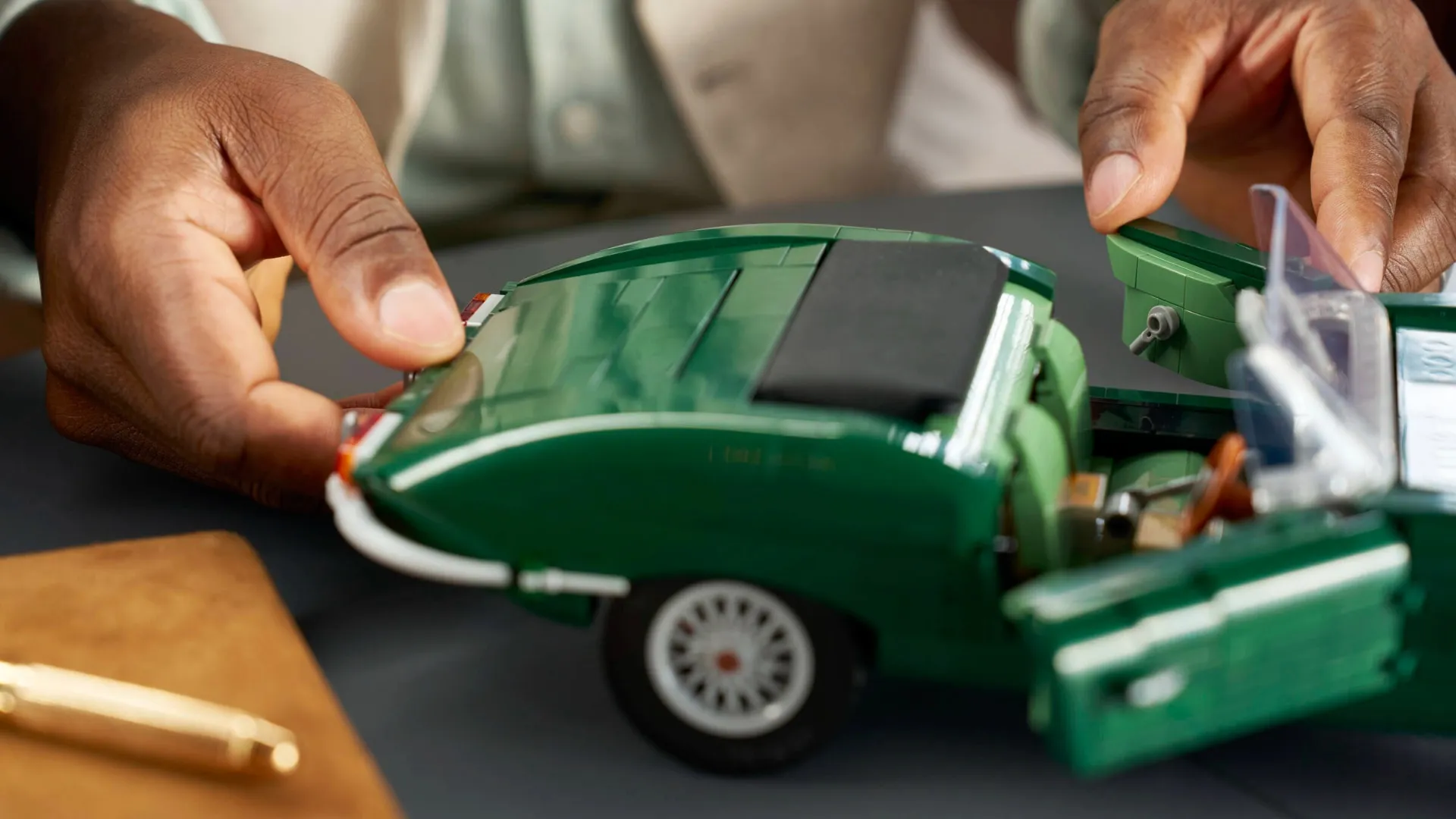 Конструктор LEGO Icons Jaguar E-Type (11381)