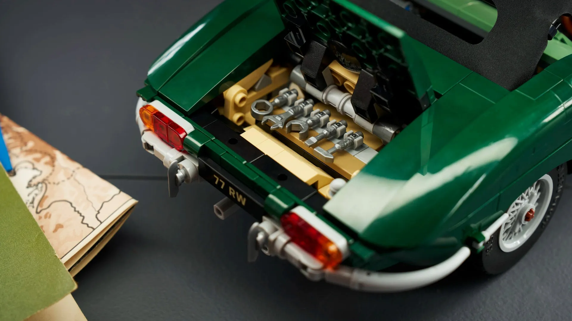 Конструктор LEGO Icons Jaguar E-Type (11381)