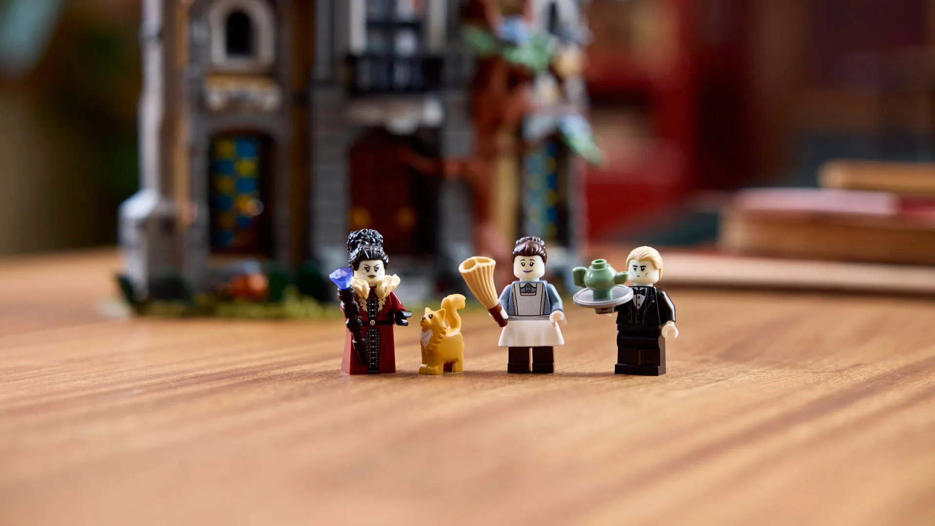 Конструктор LEGO Icons Имение госпожи мэра (11383)