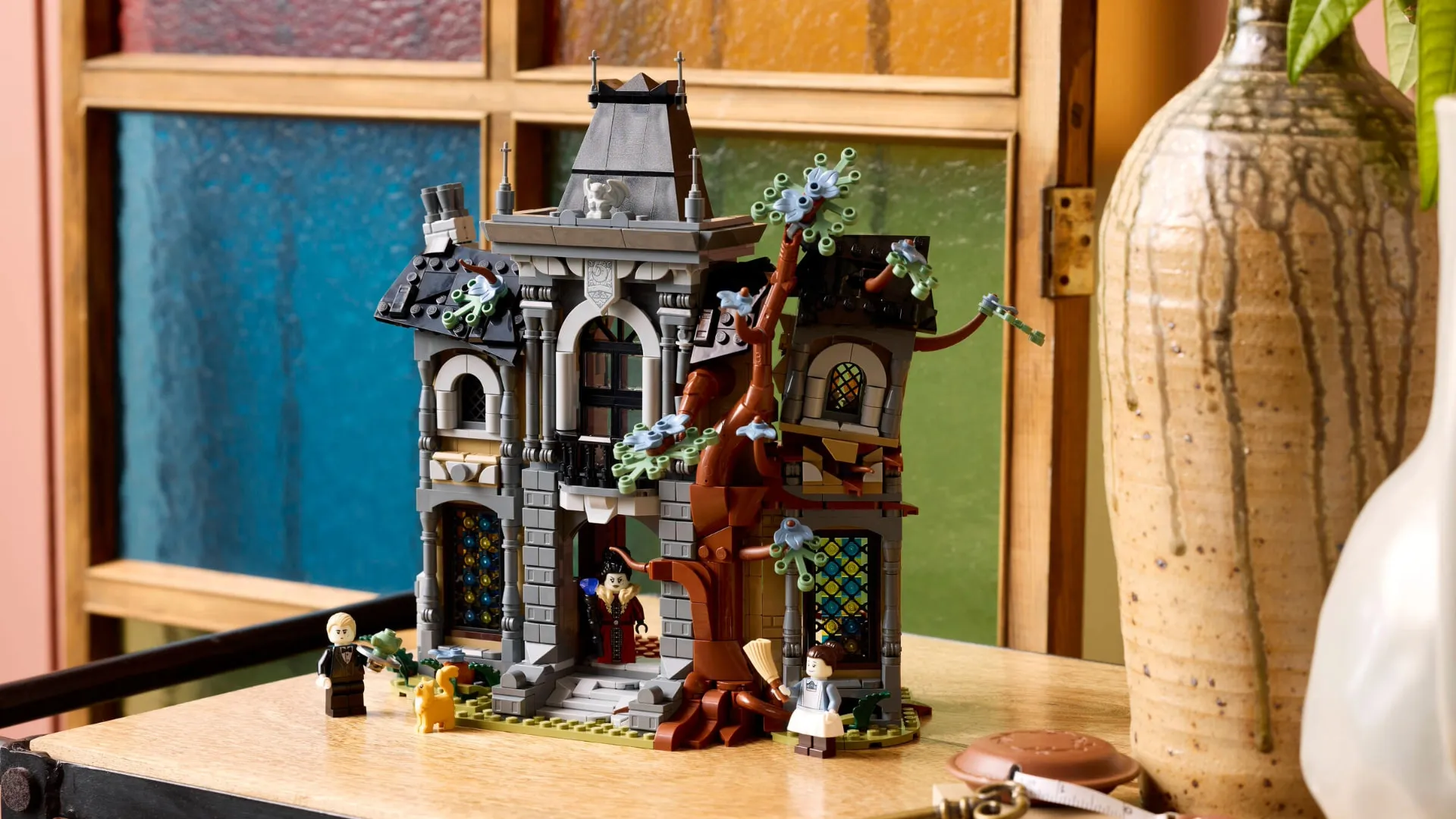 Конструктор LEGO Icons Имение госпожи мэра (11383)