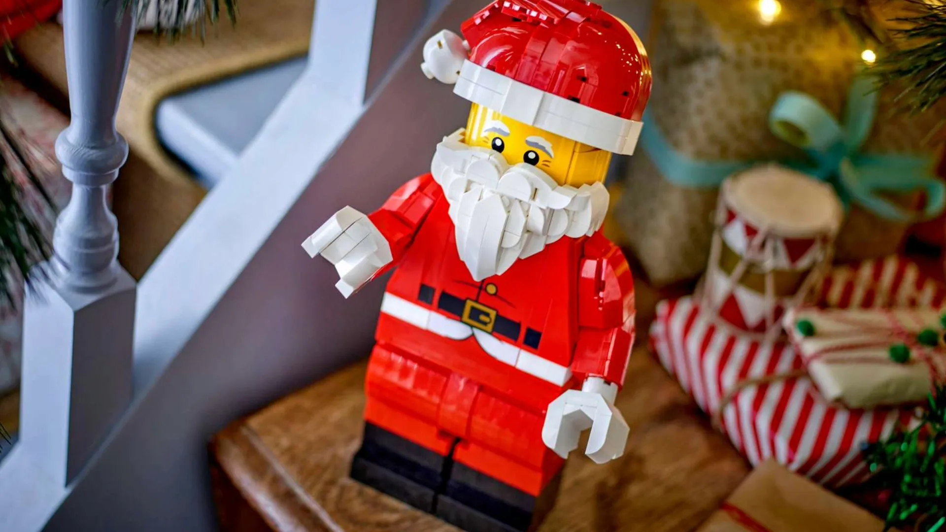 Конструктор LEGO Увеличенная минифигурка Санты (40820)
