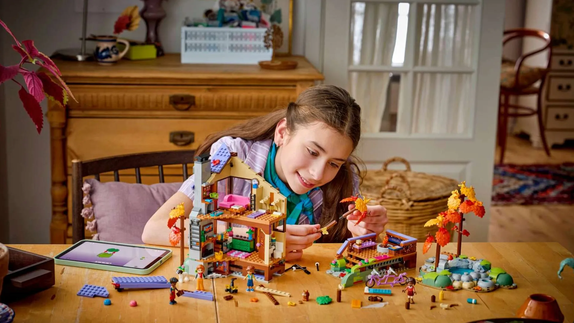 Конструктор LEGO Friends Уютный лесной домик для осеннего отдыха (42705)
