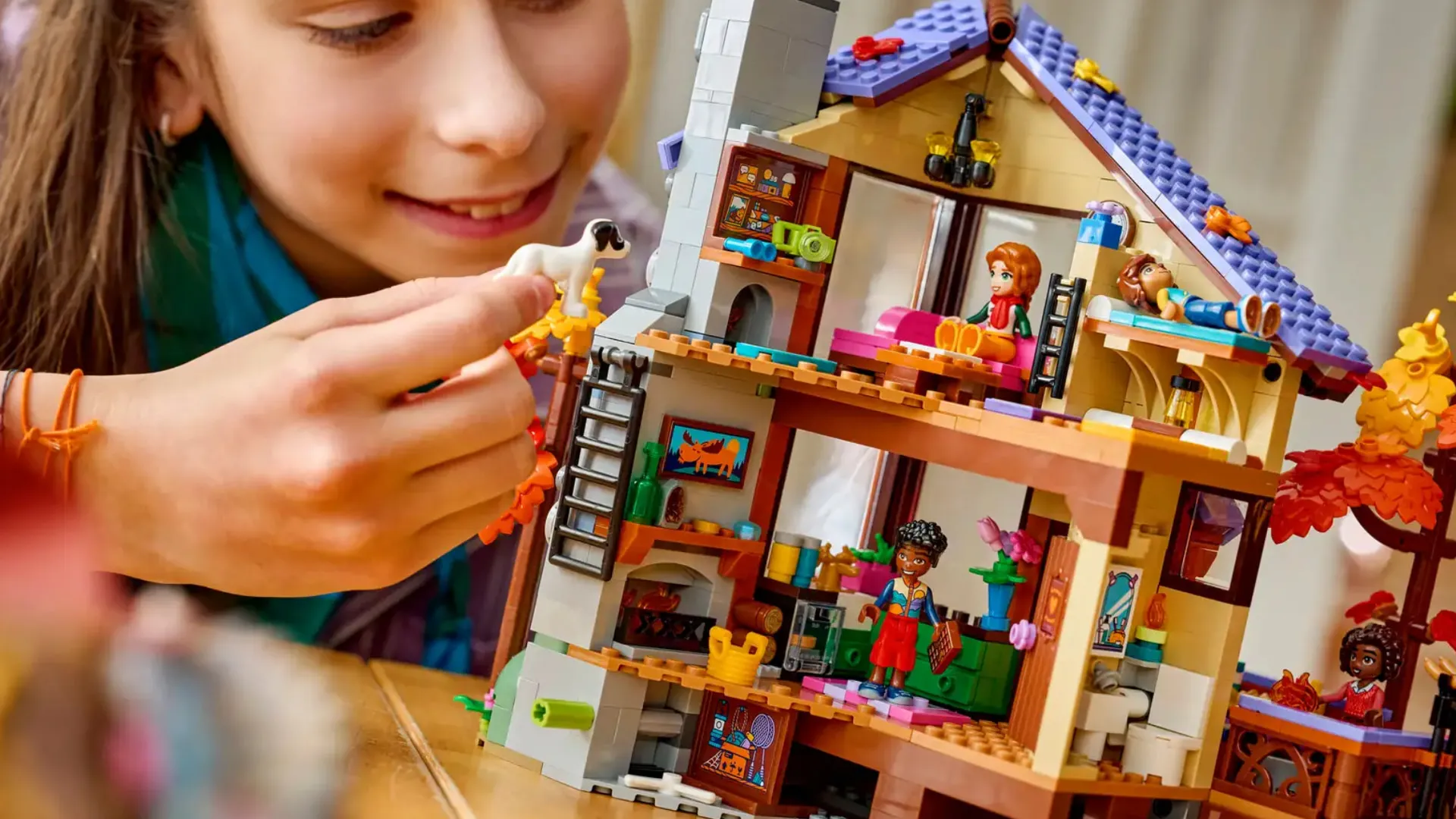 Конструктор LEGO Friends Уютный лесной домик для осеннего отдыха (42705)