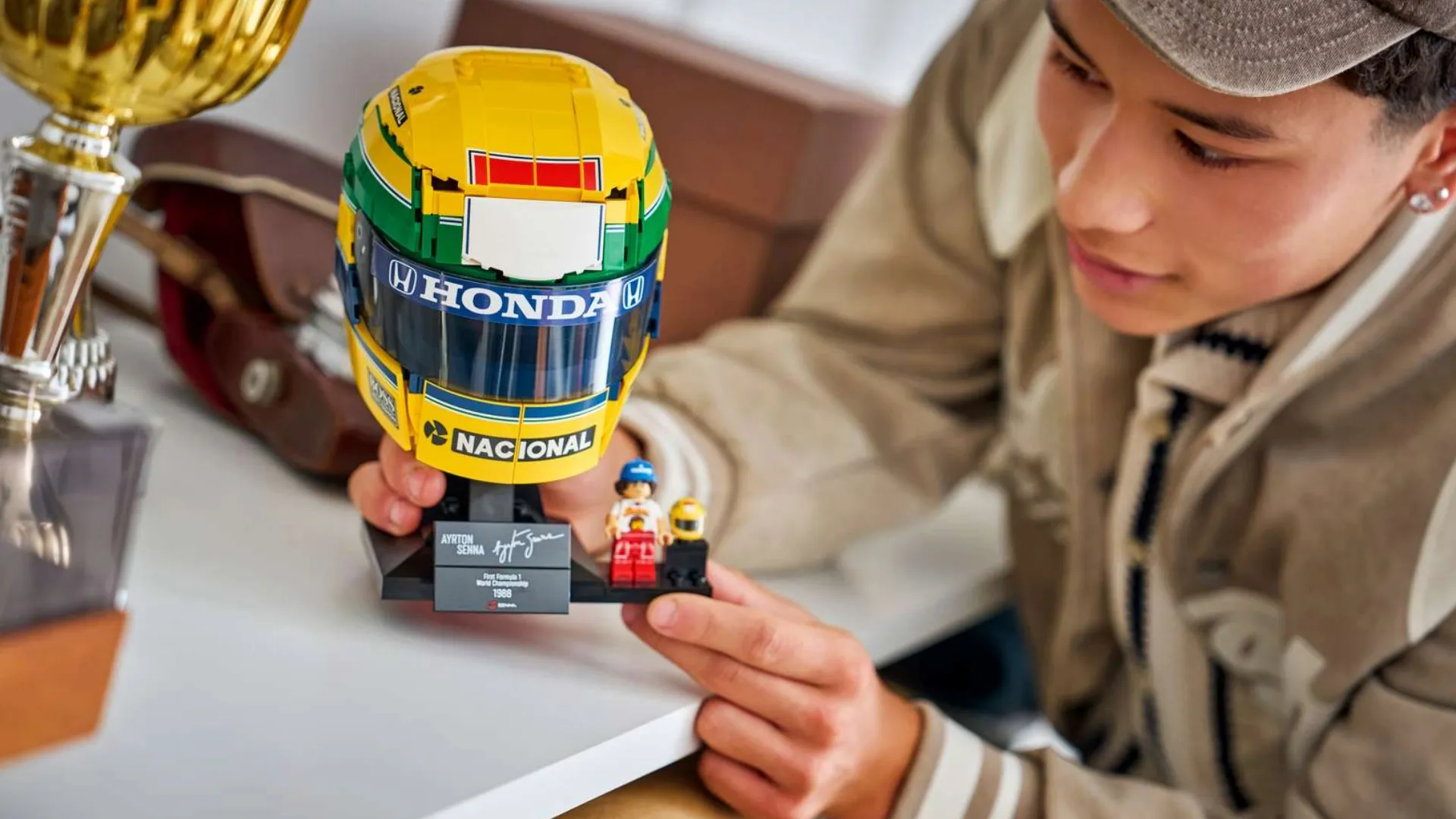 Конструктор LEGO Editions Шлем Айртона Сенны (43024)