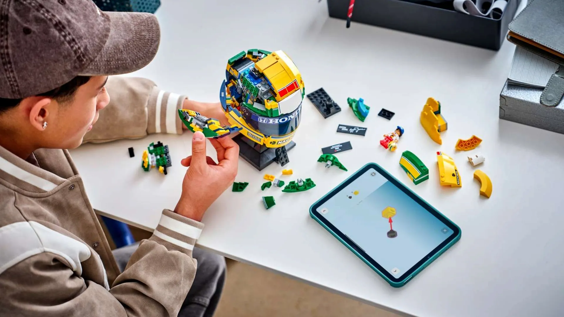 Конструктор LEGO Editions Шлем Айртона Сенны (43024)