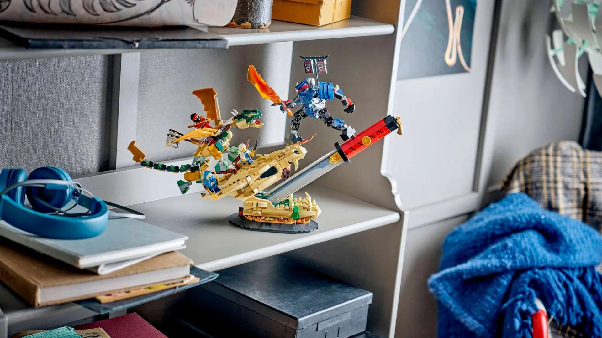 Конструктор LEGO Ninjago Битва біля черепа Дракона з мечем (71871)