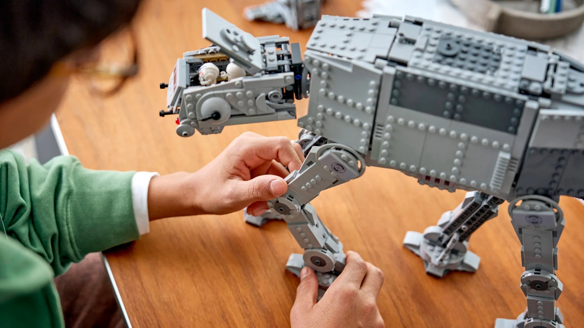 Конструктор LEGO Star Wars Осколок Імперії AT-AT з INT-4 (75454)