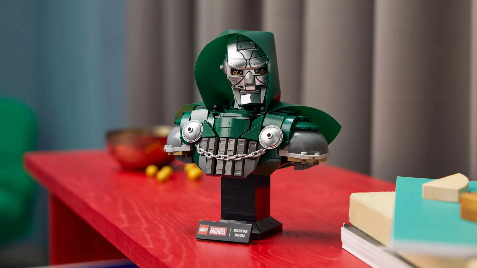 Конструктор LEGO Marvel Бюст Доктора Дума (76345)