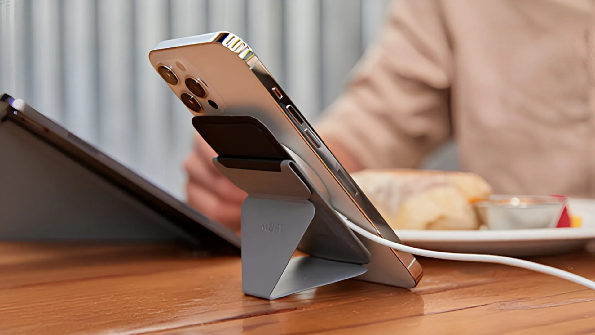 Чехол-кошелек MOFT Snap-On iPhone Stand (Panna Cotta)