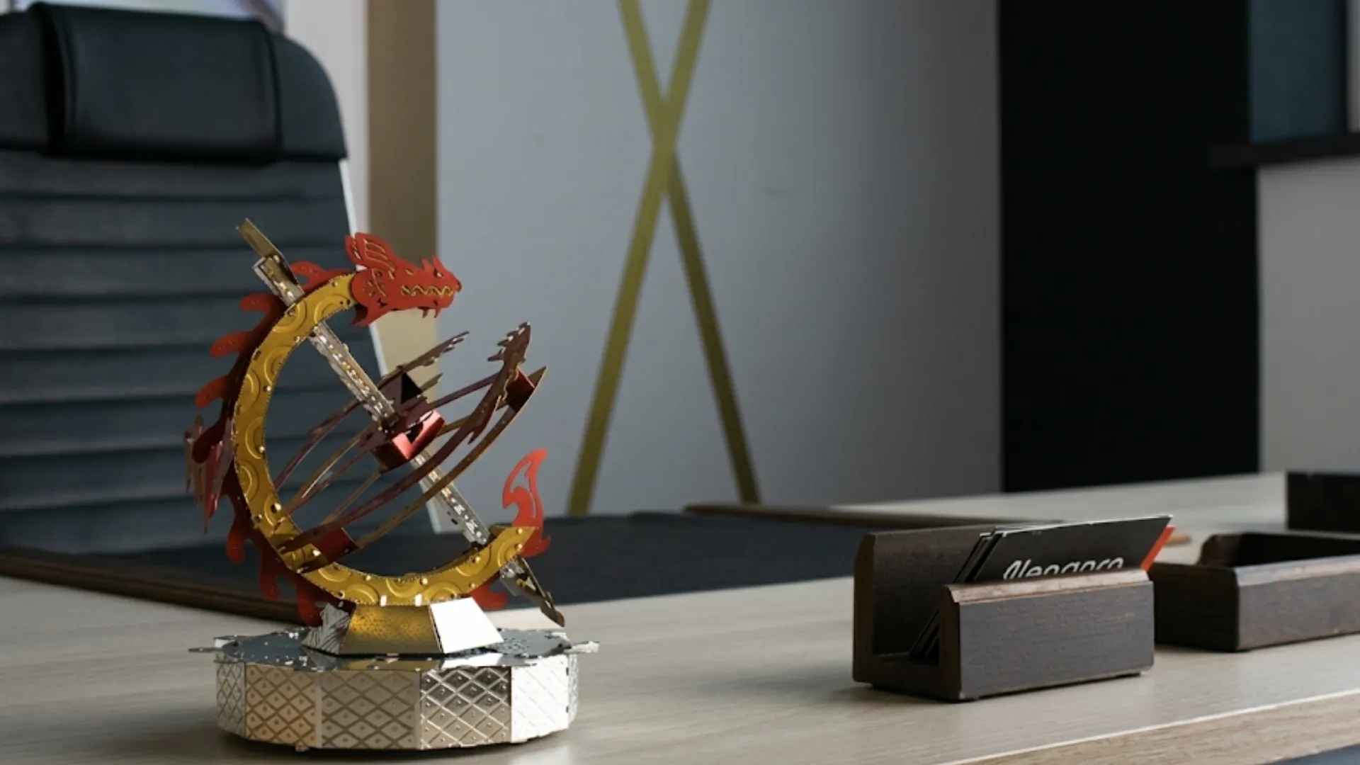 Коллекционная модель-конструктор Metal Time Sun Chaser Dragon Stand Clock Солнечные часы (MT025)