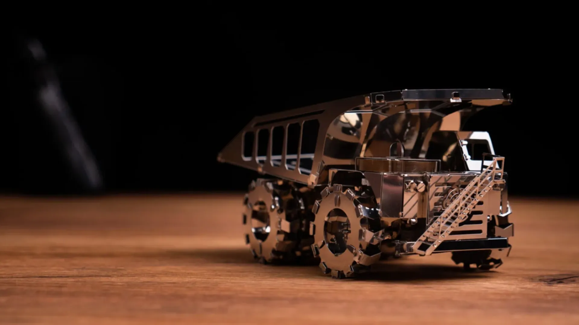 Коллекционная механическая модель Metal Time Quarry Transporter (MT014)