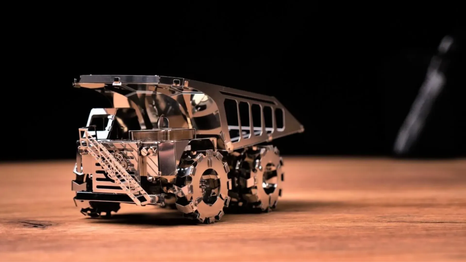 Коллекционная механическая модель Metal Time Quarry Transporter (MT014)