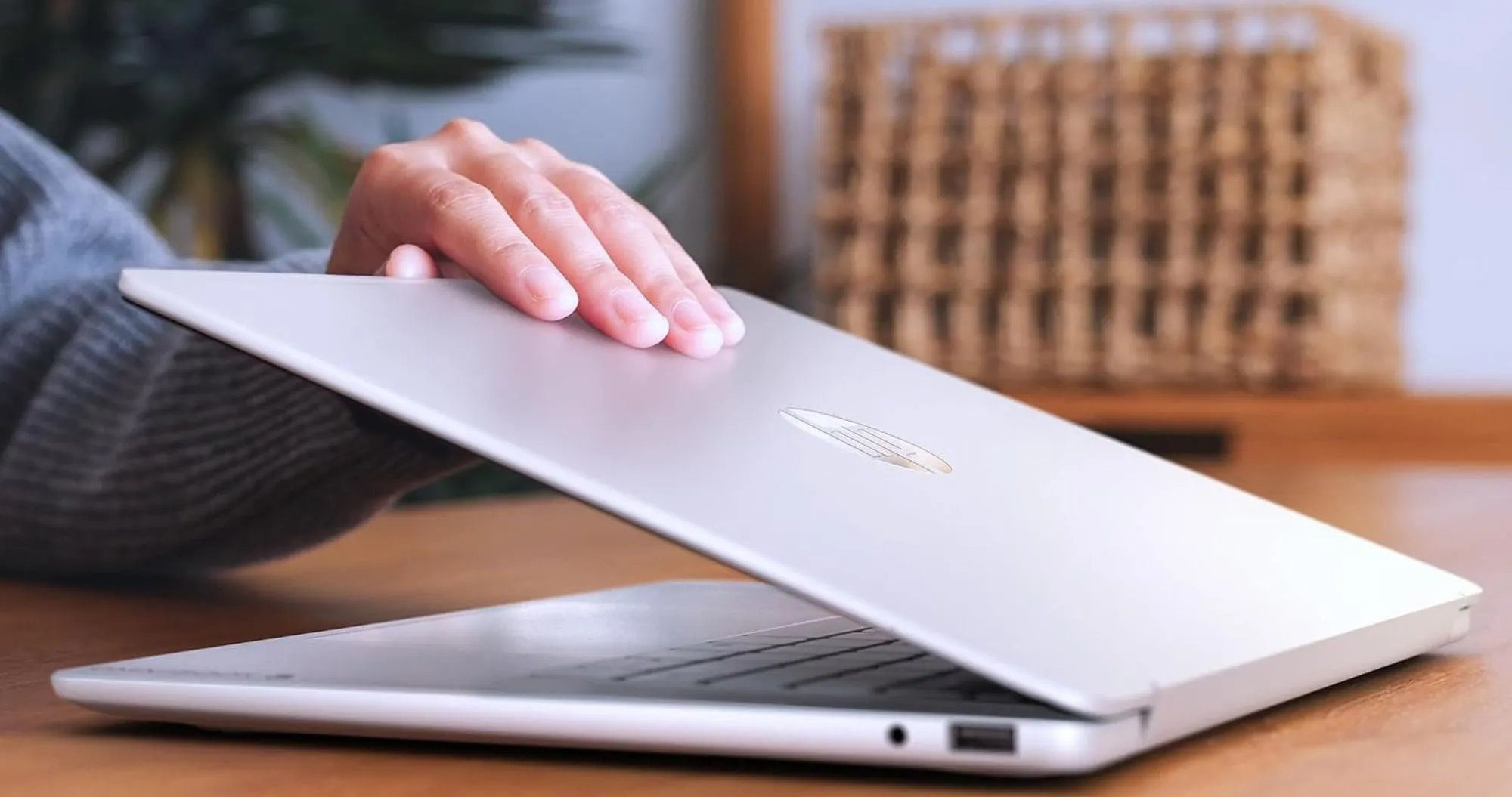 Ноутбук HP OmniBook 3 16" (AMD Ryzen 5/16GB/256GB/AMD Radeon 840M) (D9LW4EA)