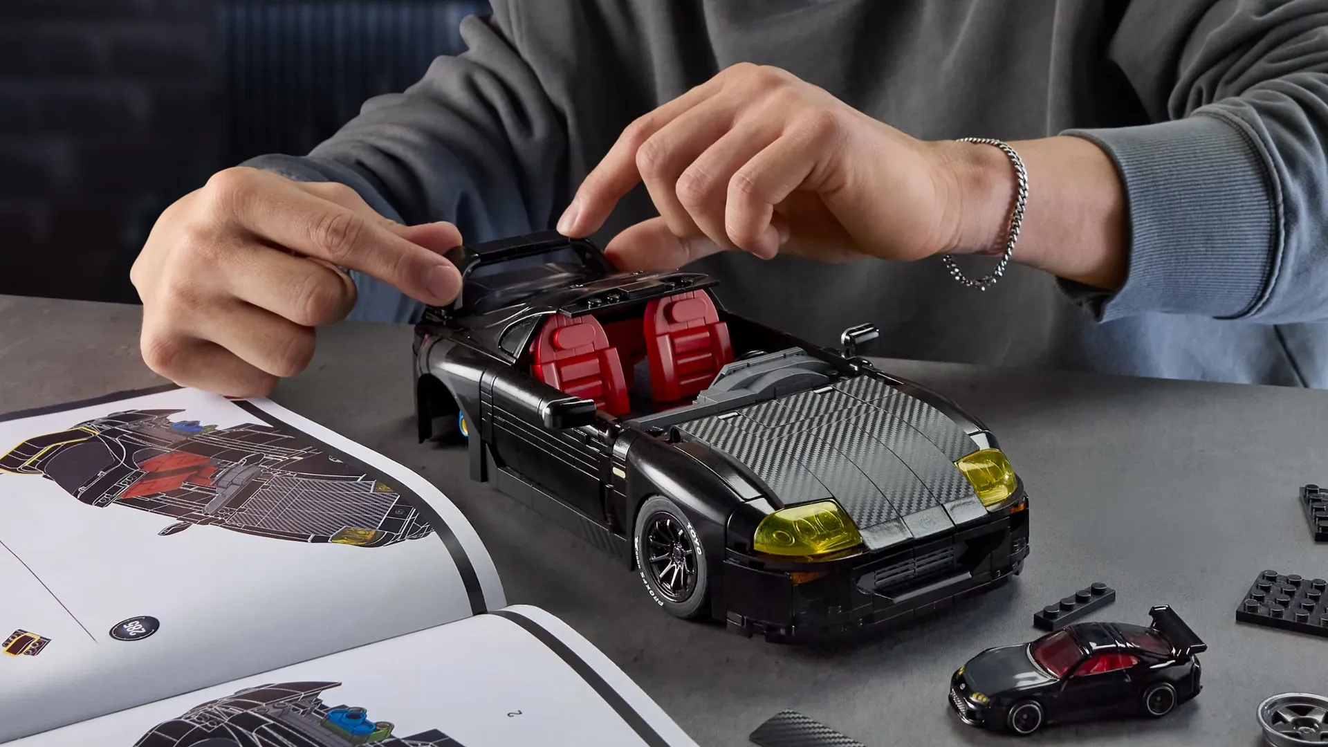 Колекційна машинка-конструктор Mattel Brick Shop Elite Toyota Supra 94 MKIV (JKG40)