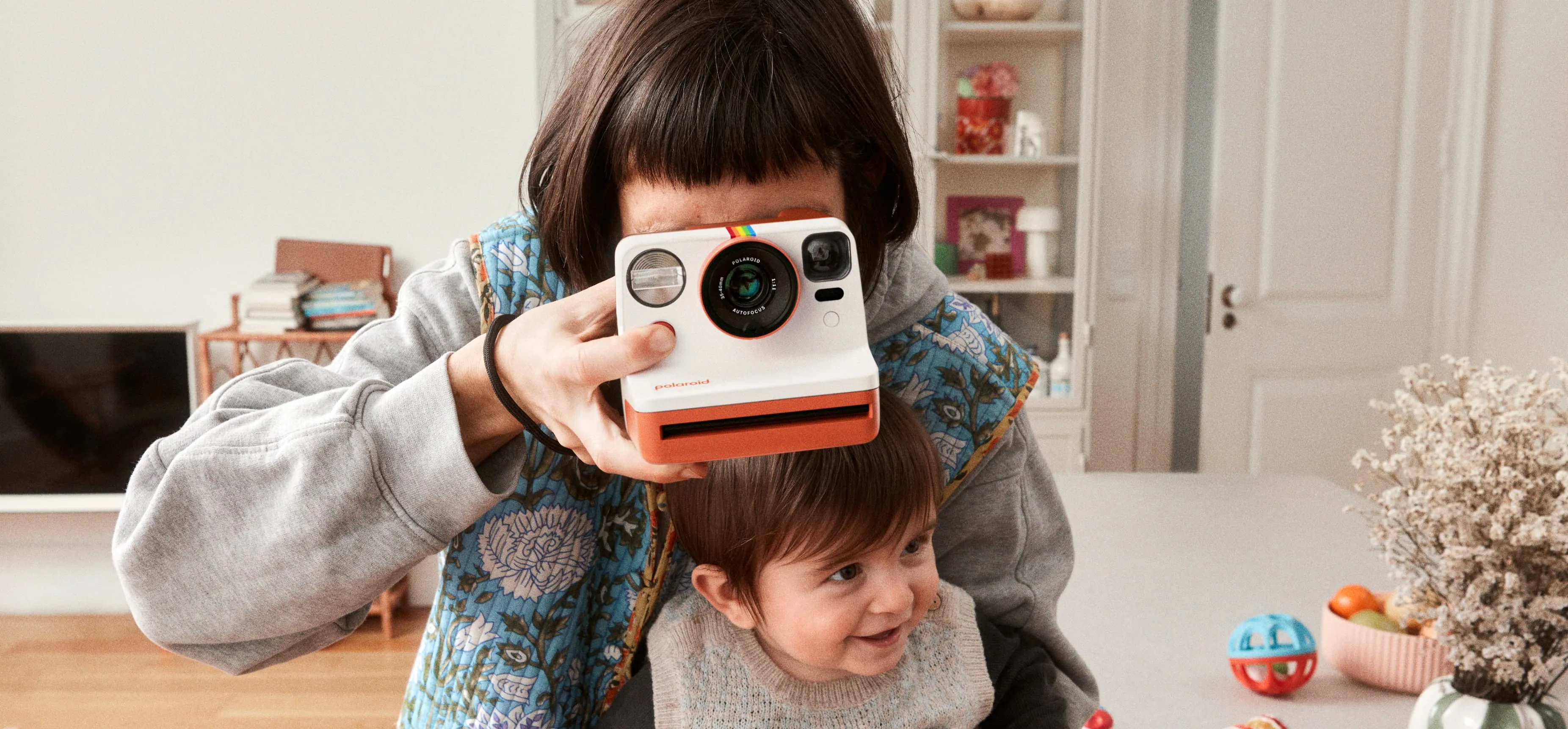 Фотокамера Polaroid Now+ Gen 3 (White) + Color Film Bundle 8 photos