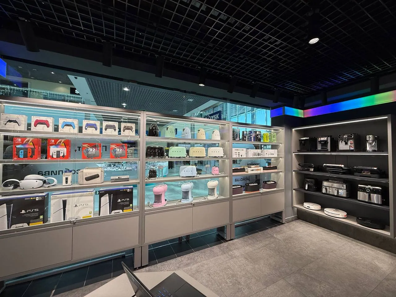 Ябко у Борисполі — новий простір особливої техніки у ТРЦ AeroMall