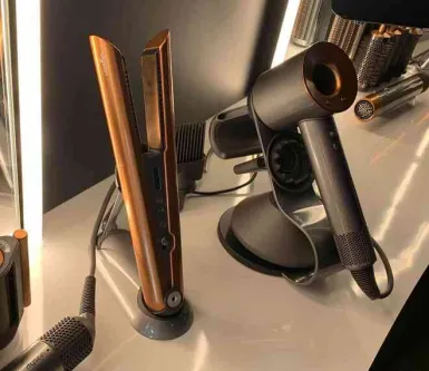 Dyson Airstrait straightener vs Dyson Corrale: битва флагманов
