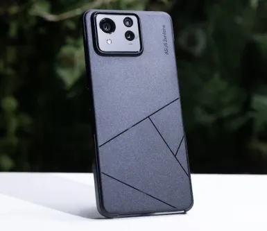 ASUS ZenFone 11 Ultra: огляд дизайну та характеристик