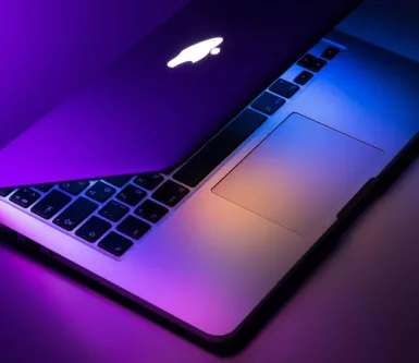 Apple разрабатывает новый MacBook с гибким экраном диагональю 20,3 дюйма
