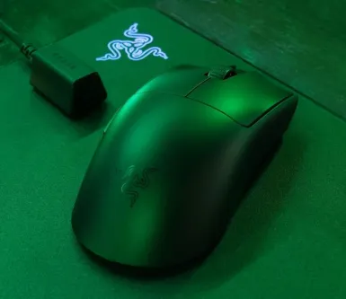 RAZER Viper V3 PRO или Logitech G PRO X2 Superstrike Lightspeed: битва легких игровых мышек