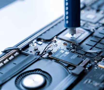 Екран ноутбука: як розпізнати тріщини, “мертвий” піксель або проблеми підсвітки