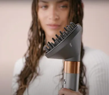 Чим фен Dyson відрізняється від стайлера?