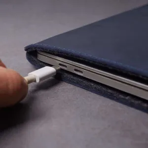 Чехол-папка INCARNE Free Port Plus для MacBook Air 15'' (2023) (Indigo) в Сваляве