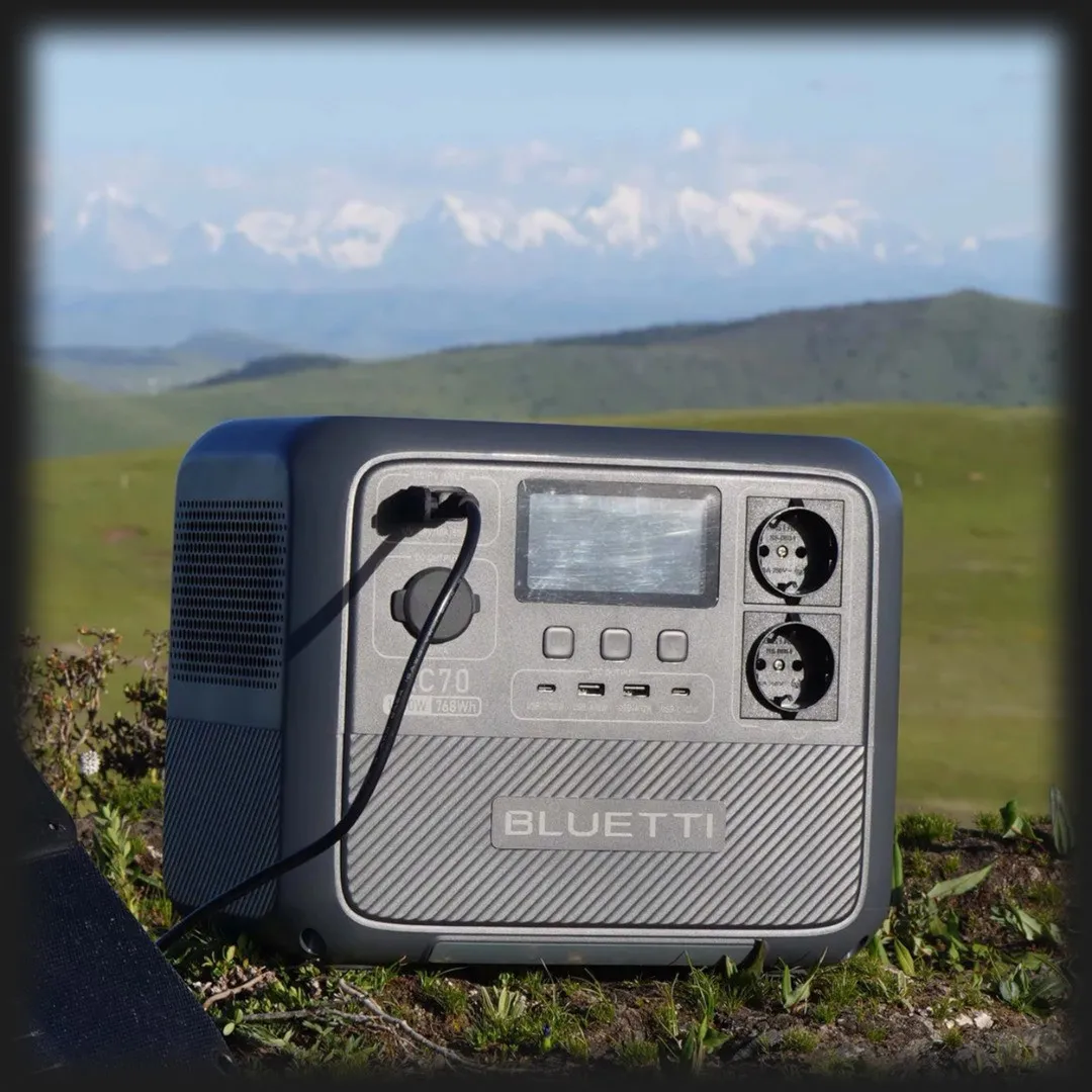 Зарядна станція BLUETTI AC70 1000W (768 Вт/г)
