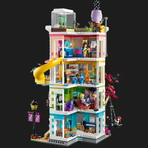Конструктор LEGO Friends Хартлейк-Сити. Общественный центр (41748)