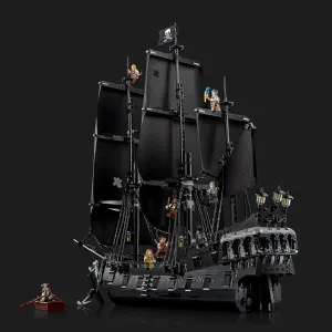 Конструктор LEGO Icons Піратський корабель капітана Джека Горобця (10365)