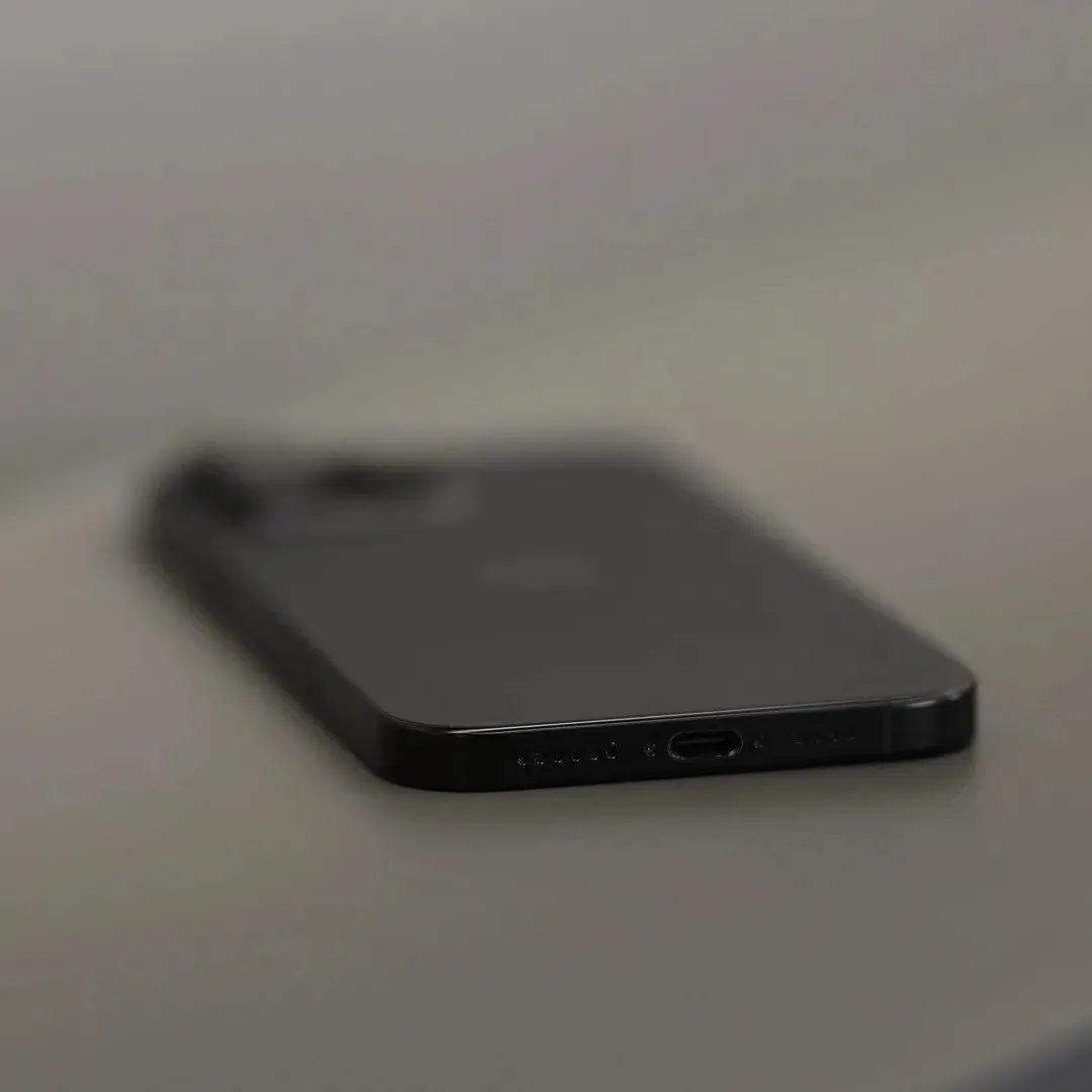 б/у iPhone 16 Pro Max 512GB (Black Titanium) (Хорошее состояние, новая батарея) (e-Sim)