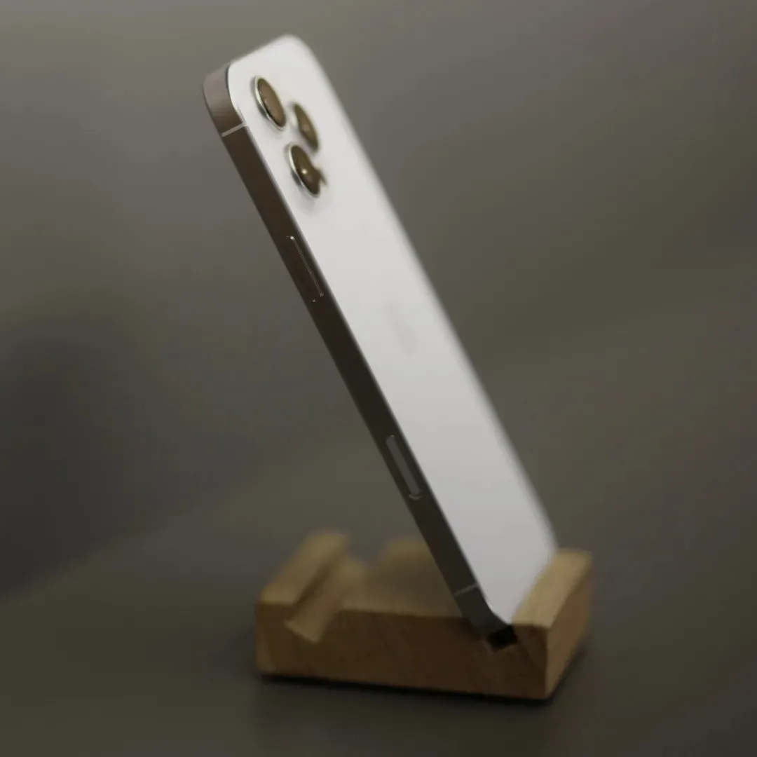 б/у iPhone 16 Pro Max 256GB (White Titanium) (Хорошее состояние, стандартная батарея) (e-Sim)