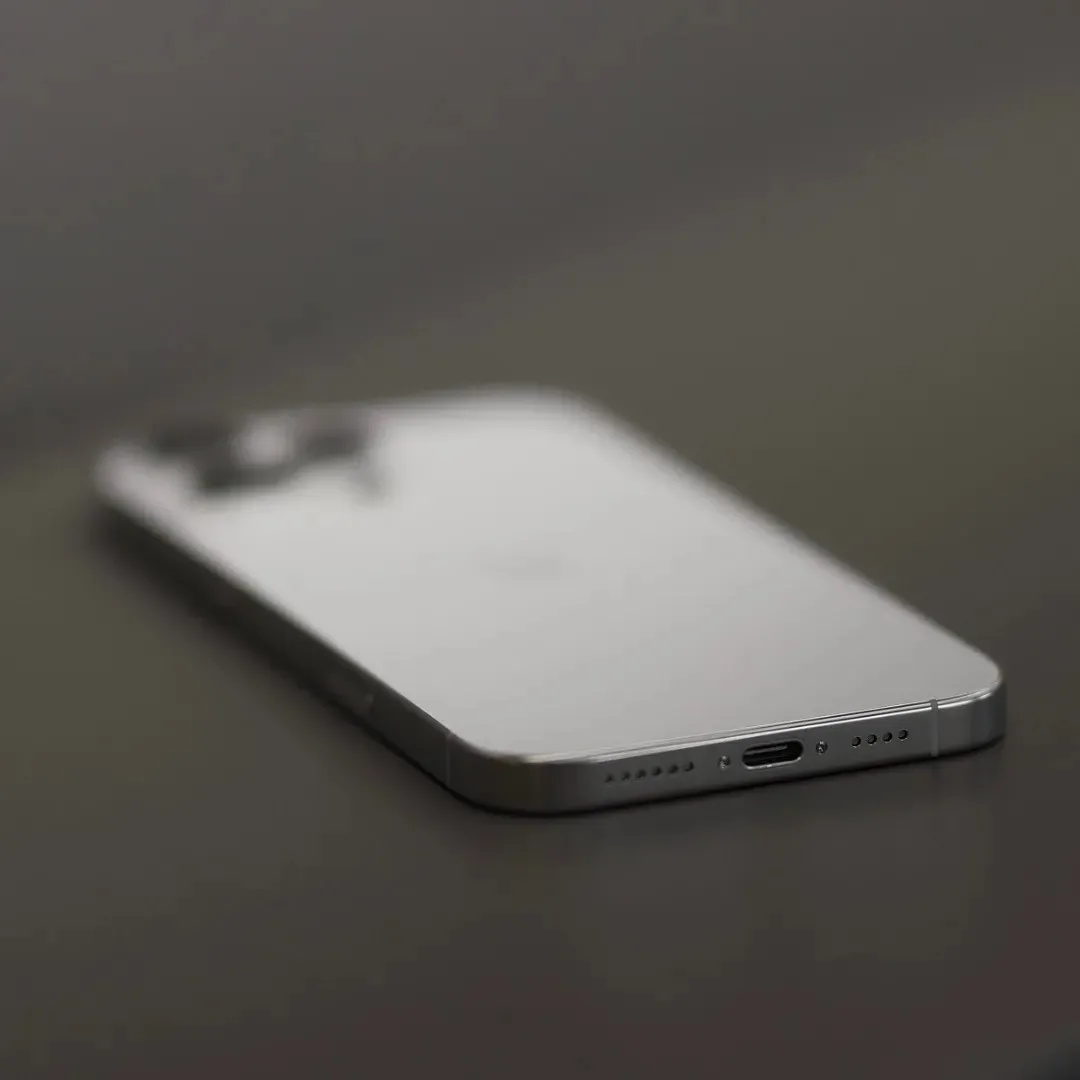 б/у iPhone 16 Pro Max 512GB (White Titanium) (Хорошее состояние, стандартная батарея) (e-Sim)