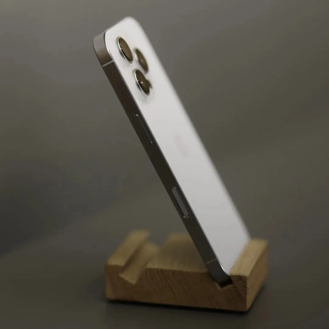 б/у iPhone 16 Pro 1TB (White Titanium) (Хорошее состояние, стандартная батарея) (e-Sim)