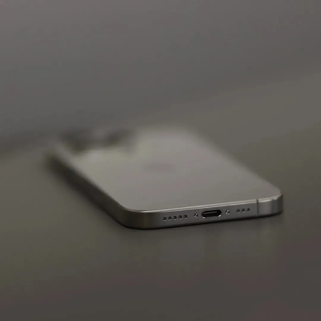 б/у iPhone 16 Pro 256GB (Natural Titanium) (Хорошее состояние, стандартная батарея) (e-Sim)