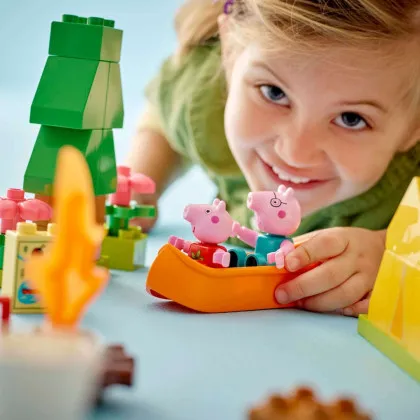 Конструктор LEGO DUPLO Peppa Pig Туристический поход (10452)