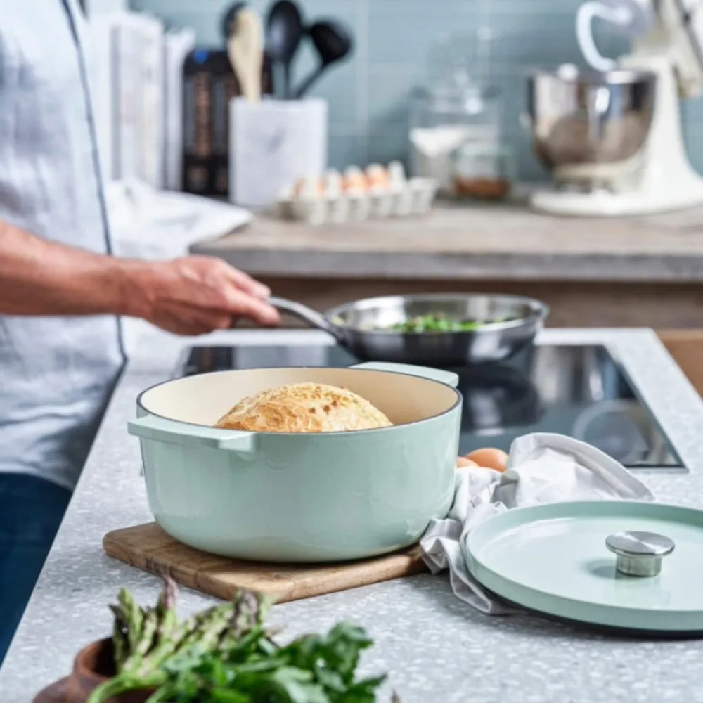 Каструля чавунна з кришкою KitchenAid, 22 см, 3,3 л (Mint) (CC007433-001) — фото 4