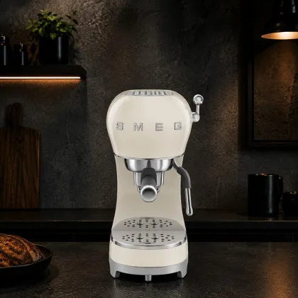 Кавомашина SMEG (Cream)