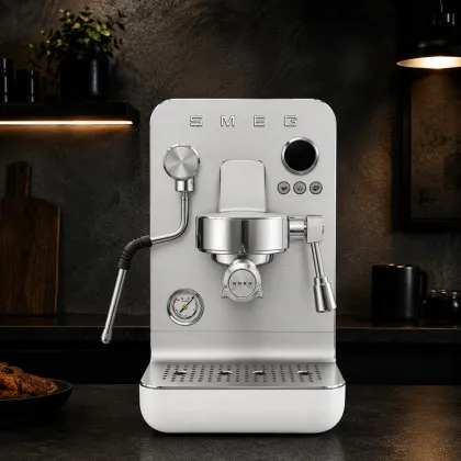 Кофемашина SMEG EMC02WHMEU (White Matte)