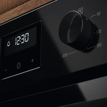 Духовой шкаф Electrolux электрический LOFGF00BK (Black)