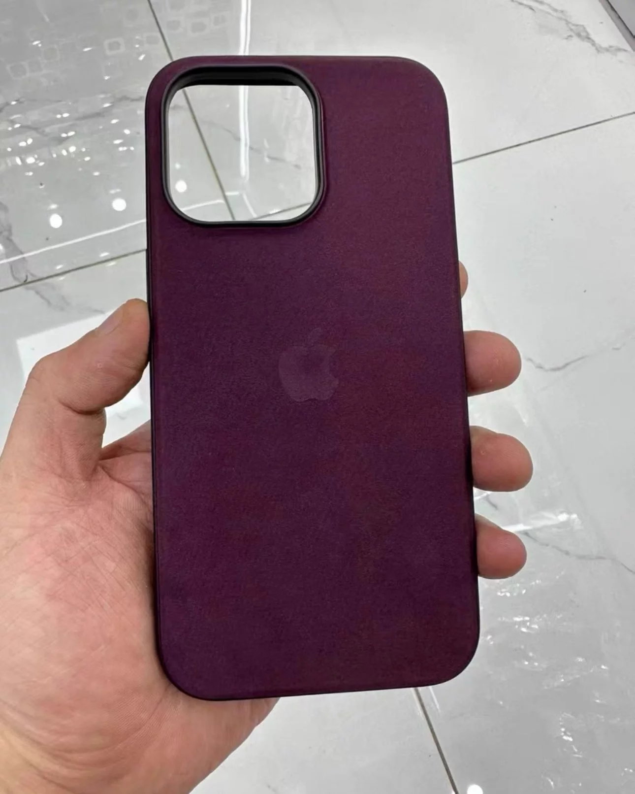 Leather Case для iPhone 15: як виглядатиме новий аксессуар?